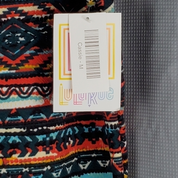 NWT Lularoe Cassie, green with multicolored design, size M - Picture 4 of 4
